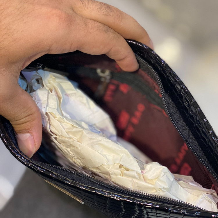 کیف زنانه پاسپورتی برند happy bag کد 1200 ورنی